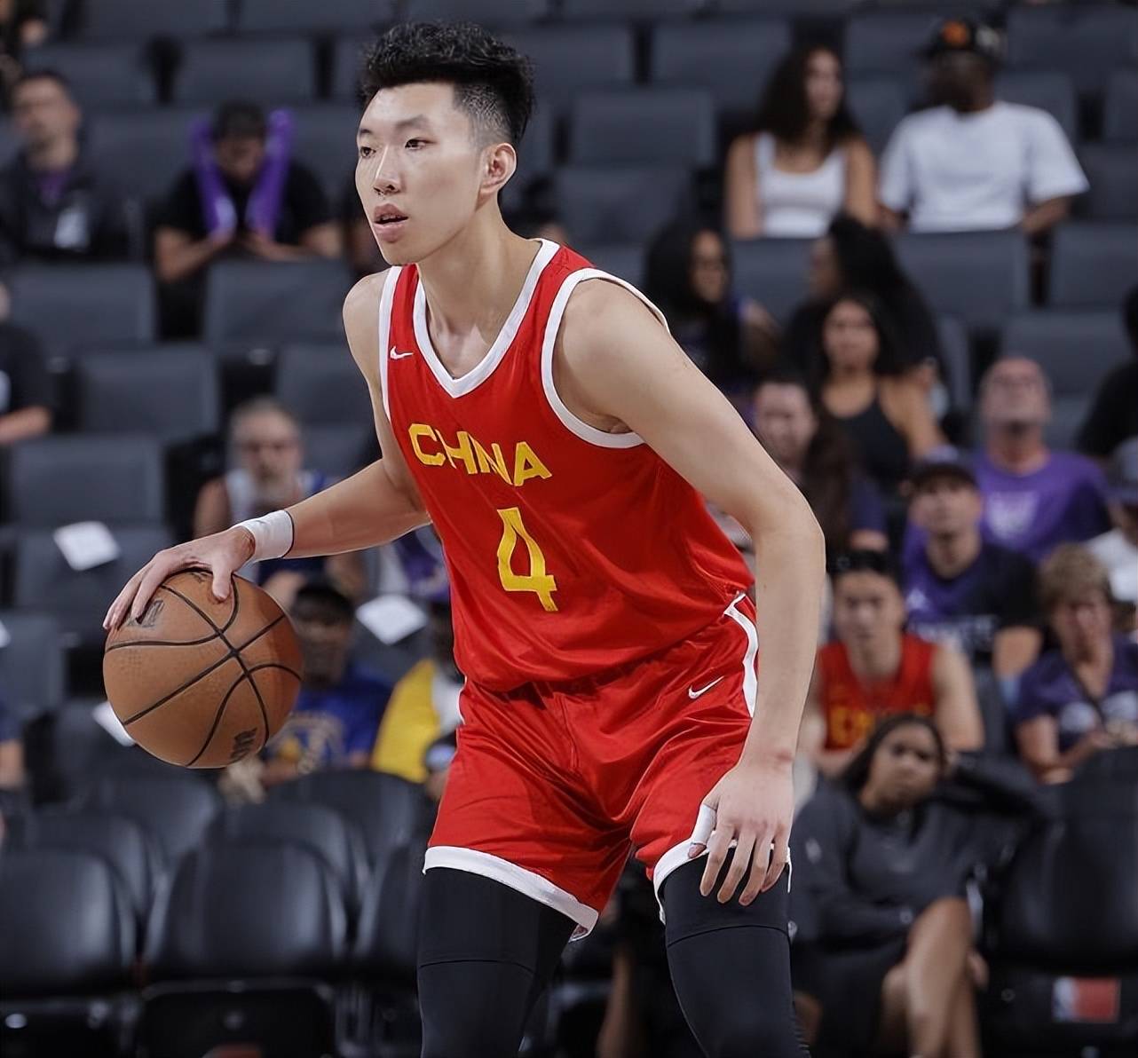 包含亚预赛-中国男篮101-53大胜关岛曾凡博14+8的词条