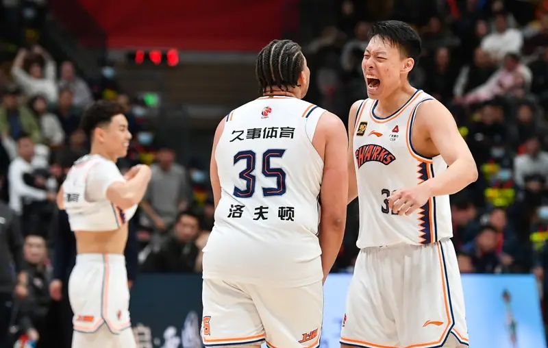 熊猫体育中国官网-CBA俱乐部杯首场比赛上海久事大鲨鱼以88:84获胜的简单介绍
