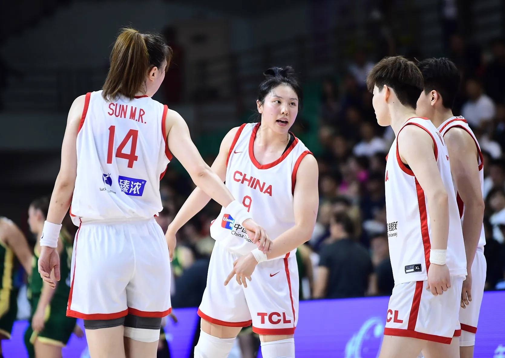 包含中国女篮平均年龄25.4岁选材着眼于洛杉矶奥运会的词条
