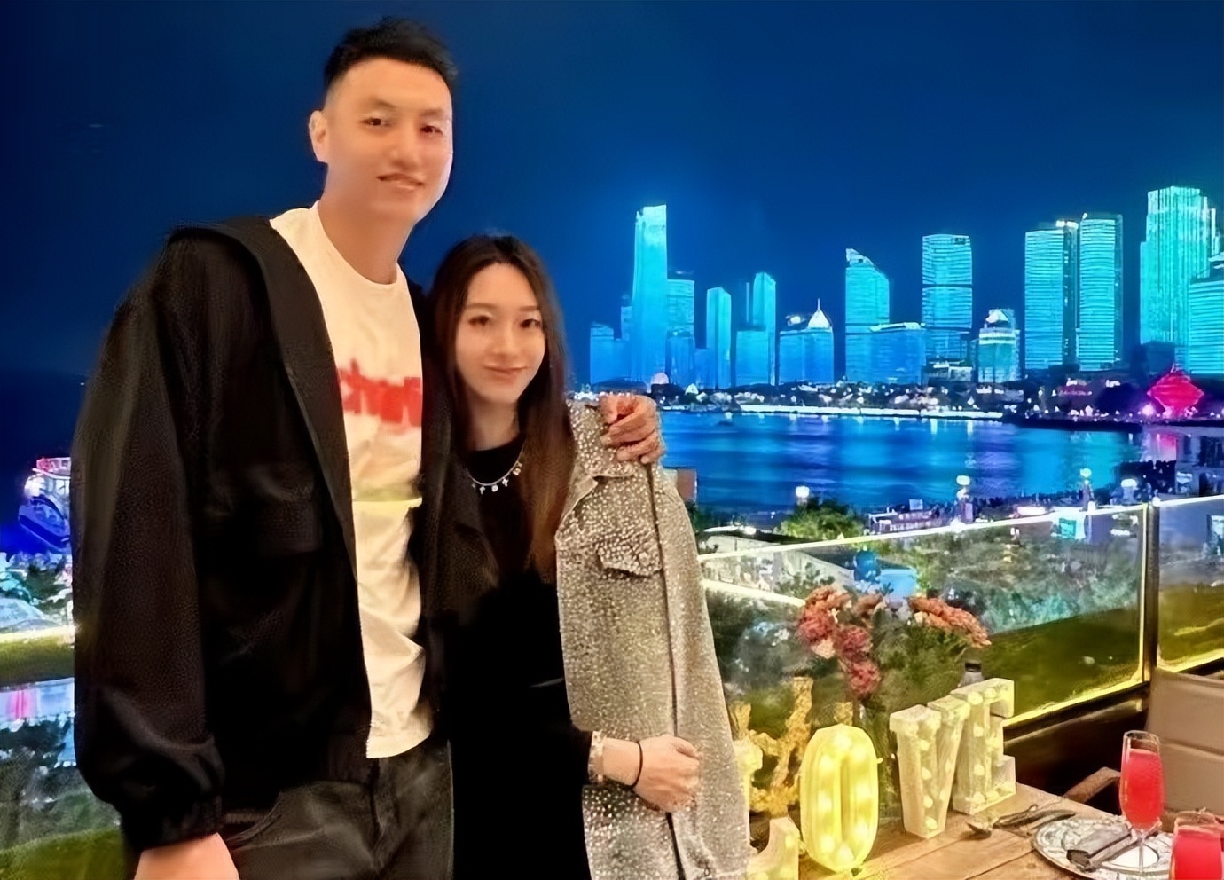 梦幻联动！翟晓川更新社媒发布与丁彦雨航打球视频