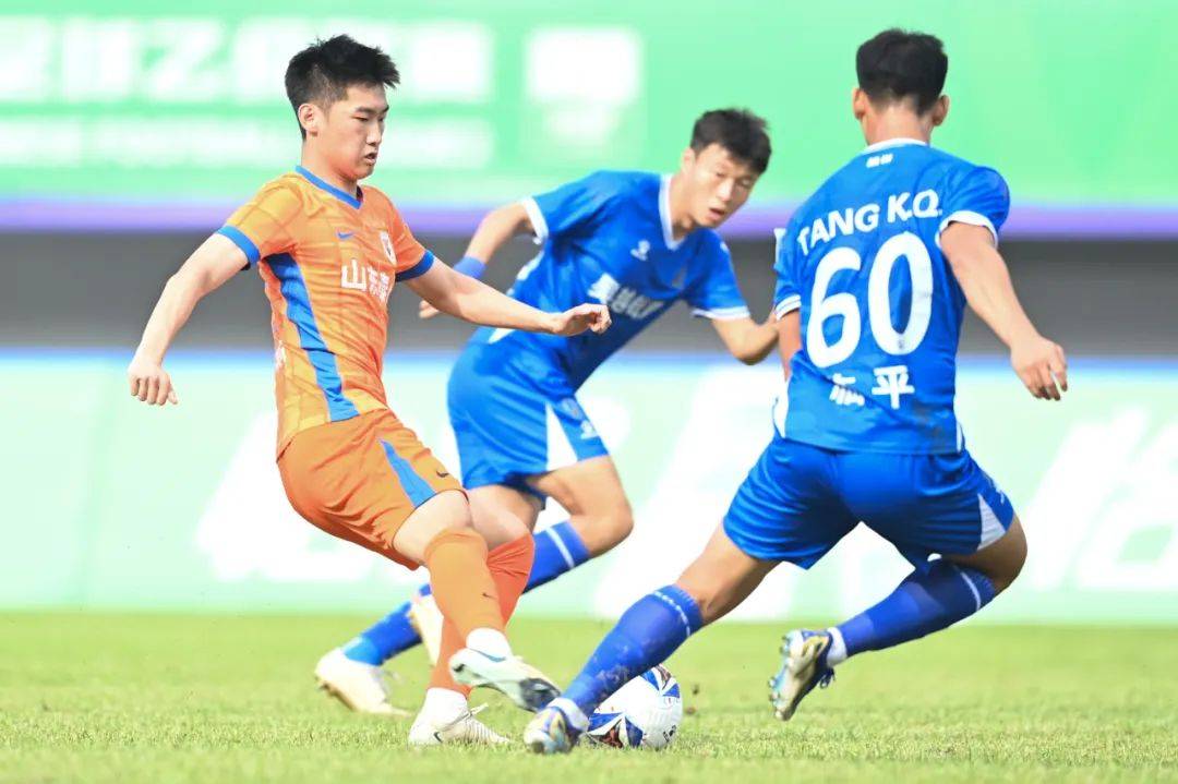 中超-刘祝润建功拉布亚德任意球破门大连2-0泰山迎2连胜