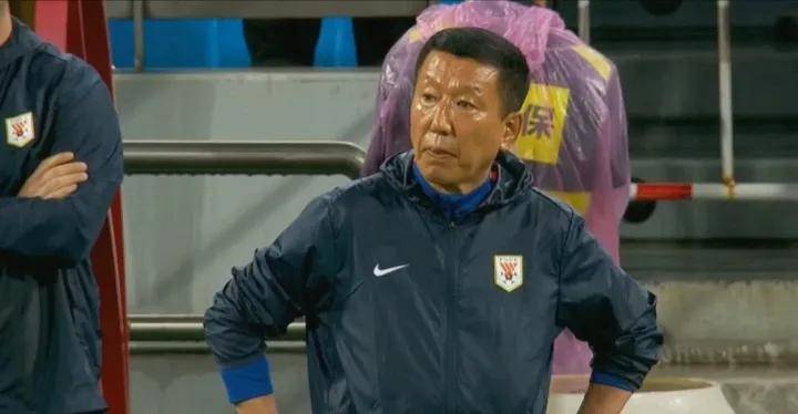 熊猫体育中国官网-崔康熙旧伤复发回韩治疗归期未定，带队两年多从