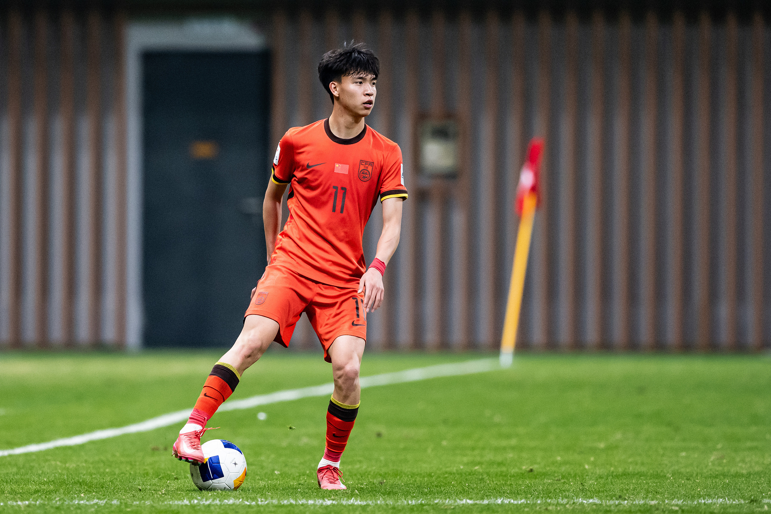 东亚杯-黄政宇首球国足两中框1-0中国香港的简单介绍