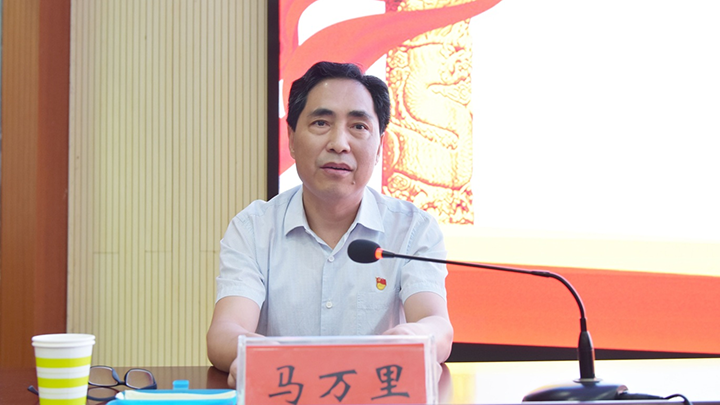 包含齐齐哈尔星松备战万里，冲击联赛前列的词条